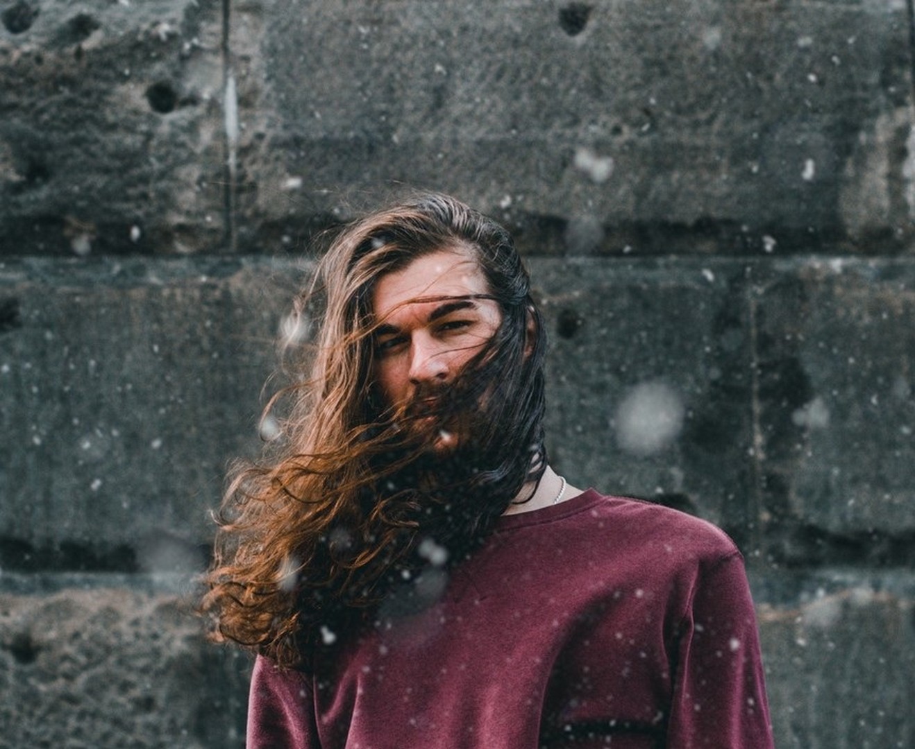 mean shadows 491776 unsplash - Cortes de cabelo masculino: Dicas de cortes para apostar sem medo