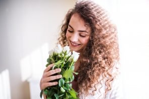 iStock 925210114 295x197 - Cabelo loiro escuro