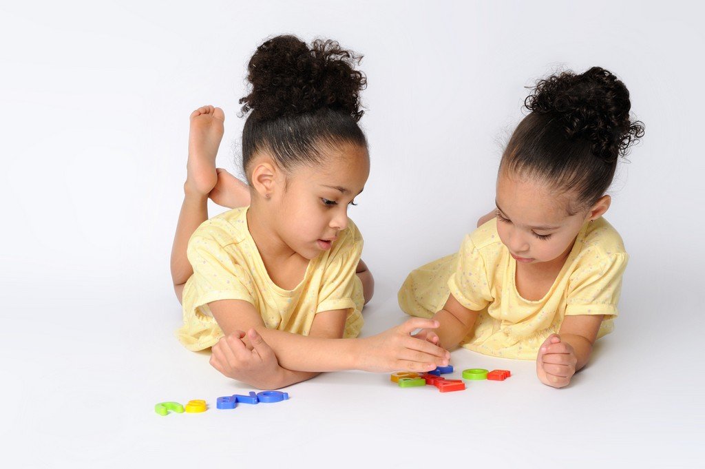 Inspirações de penteados para cabelo cacheado infantil