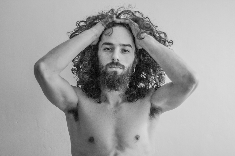 Homens com cabelo comprido: 10 inspirações com fotos