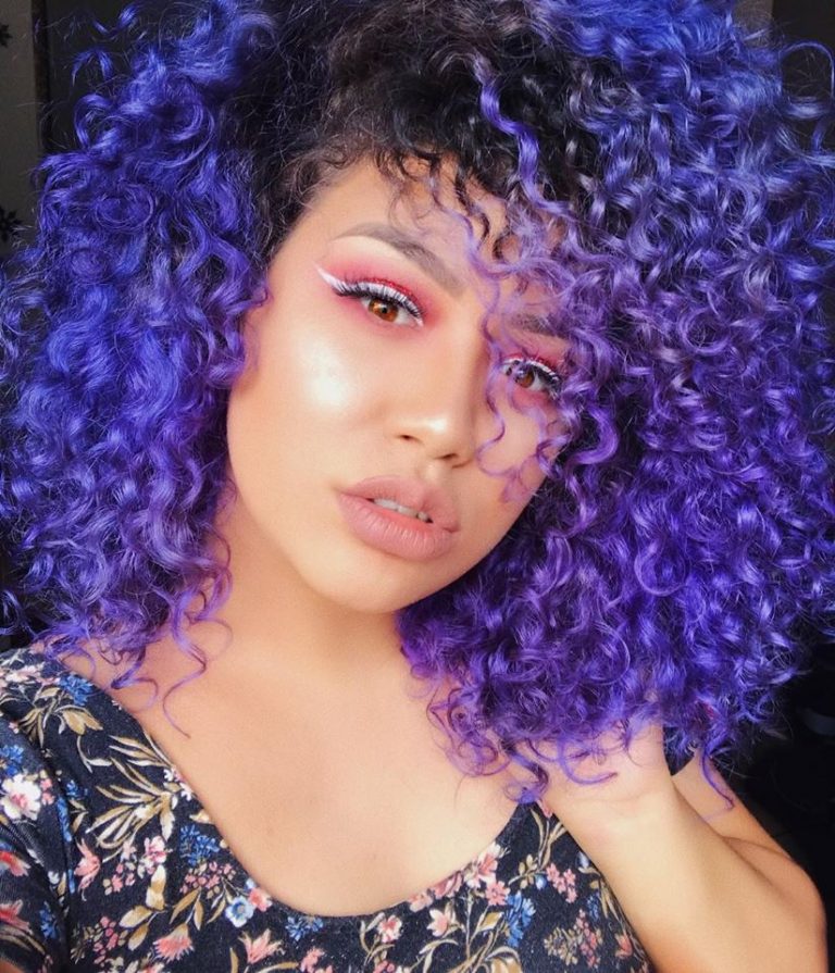 Cabelo violeta: Dicas de coloração, cuidados, manutenção e inspirações