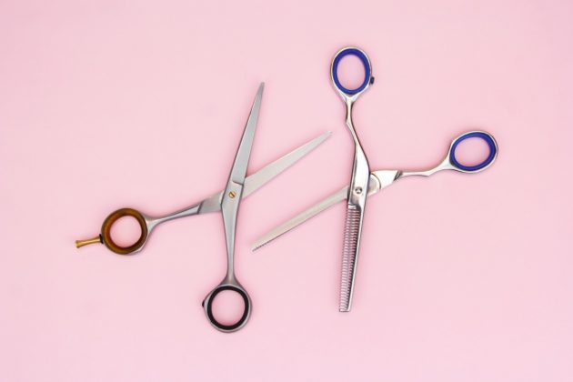 como cortar o cabelo em casa 630x420 - Como cortar o cabelo em casa: dicas e tutorial para fios cacheados