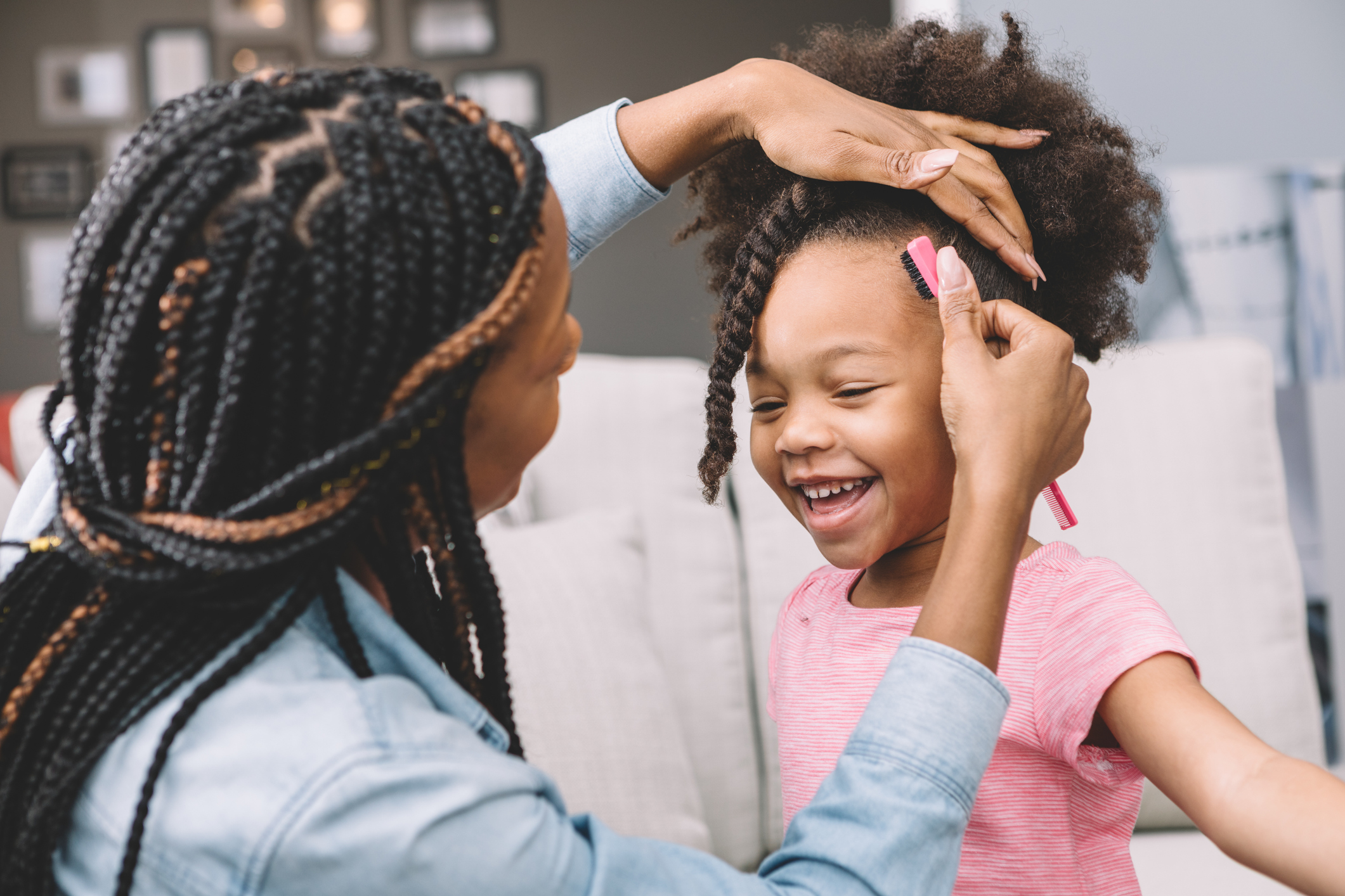 Amo garotas de cabelo cacheado e vou Protegelas