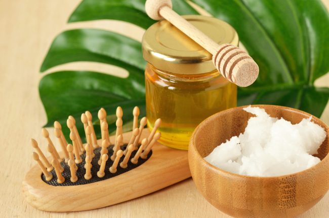4 formas de usar o mel na hidratação caseira para cabelos cacheados