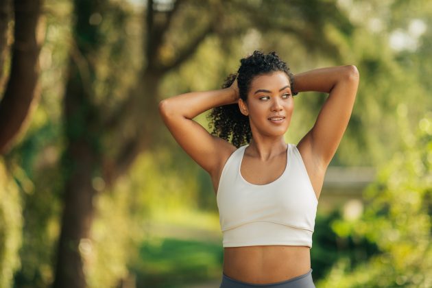 Cuidados capilares no verão para cachos e crespos: o que evitar? Foto 06 1 630x420 - Cuidados capilares no verão para cachos e crespos: o que evitar?