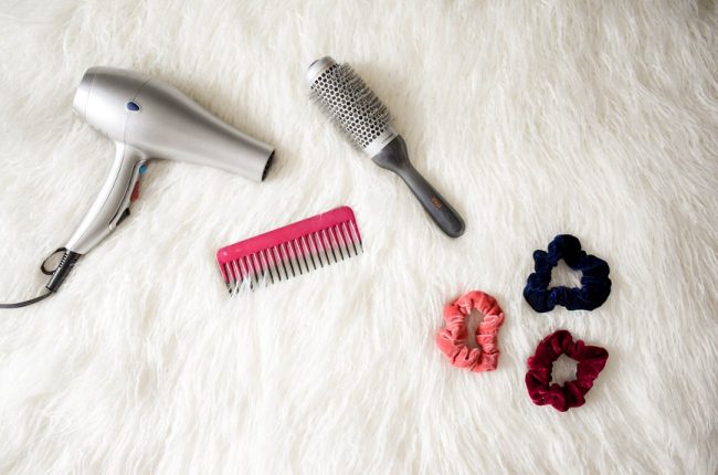 Guia do secador para cabelo cacheado e crespo: cuidados essenciais