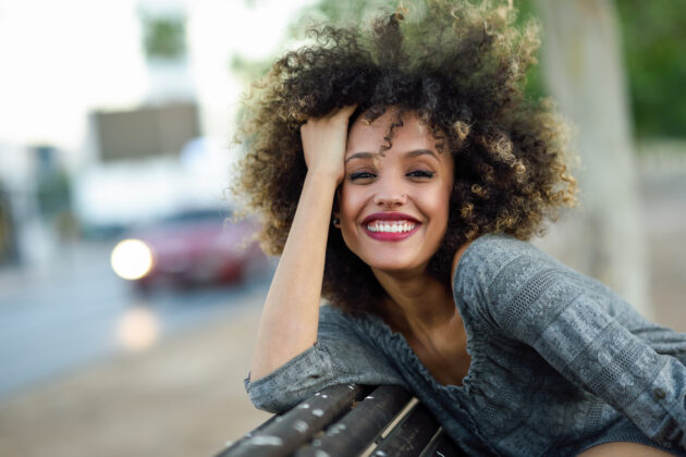 Foto 01 1 630x420 - Saiba como identificar e cuidar dos diferentes tipos de cabelo crespo