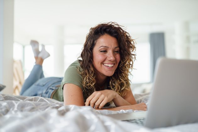 Morena iluminada: dicas para cabelos cacheados Foto 06 1 630x420 - Morena iluminada: dicas para cabelos cacheados