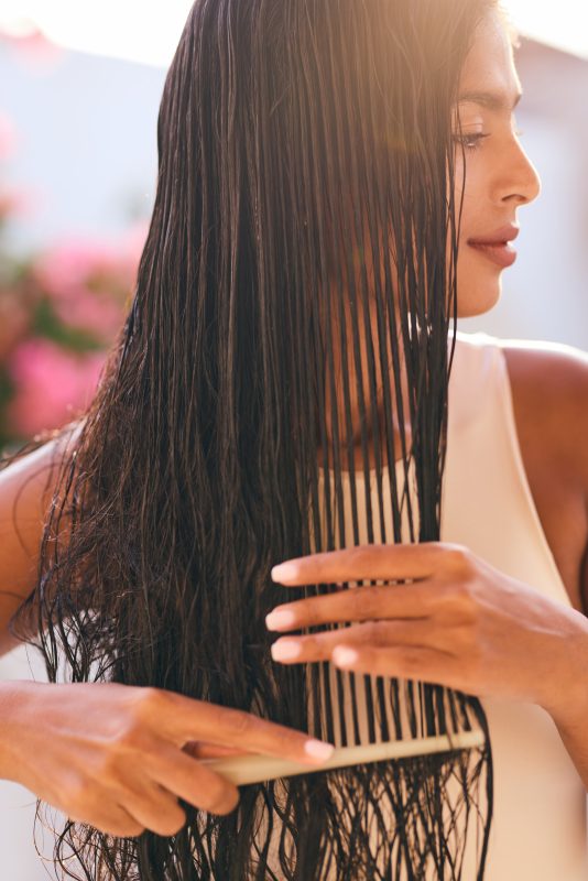 Foto-02-9-534x800 Acidificante capilar: o tratamento chave para fios selados, equilibrados e saudáveis
