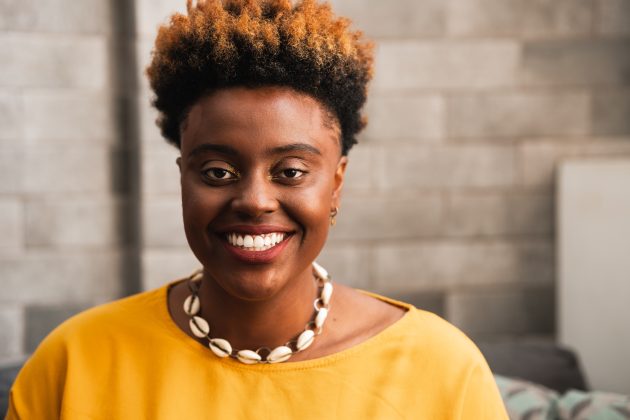 Foto 03 630x420 - Buzz cuts com fade em cabelos crespos e cacheados: estilo e manutenção