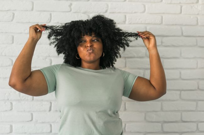 Gelatina capilar: o segredo da definição nos fios com curvatura