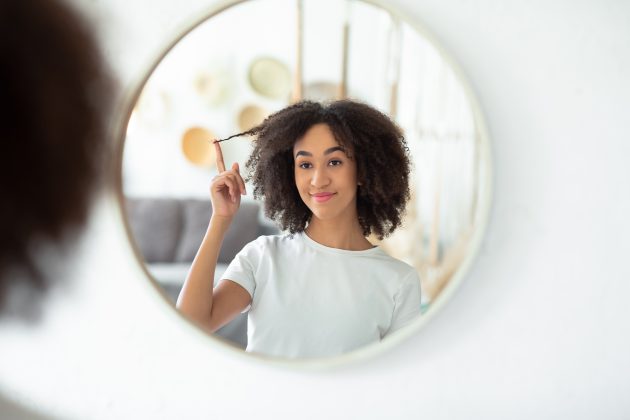 Os 5 maiores erros na finalização de cachos e como corrigir de verdade Foto 02 3 5 630x420 - Os 5 maiores erros na finalização de cachos e como corrigir de verdade